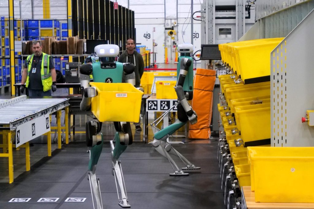 Amazonの倉庫で稼働するヒューマノイドロボット「Digit」