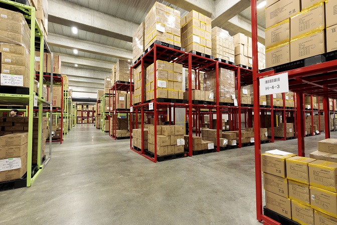 逆ネステナーを天地3段で使っている様子